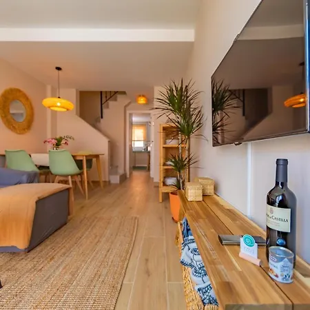 Beachfront, Pool, Terrace, Garage & Fibre Internet *