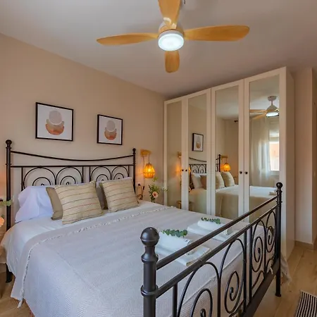 Apartment Beachfront, Pool, Terrace, Garage & Fibre Internet *