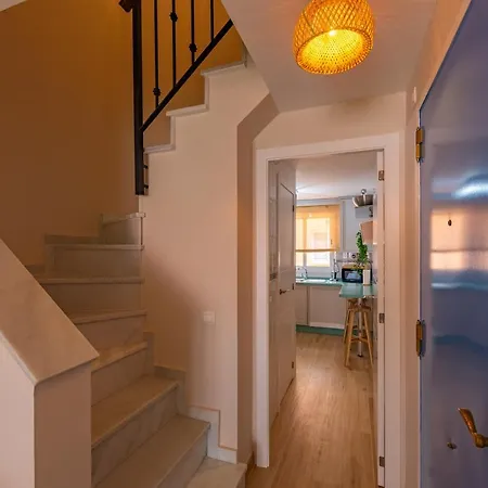 Beachfront, Pool, Terrace, Garage & Fibre Internet 아파트 *