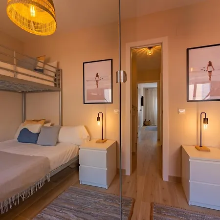 Apartment Beachfront, Pool, Terrace, Garage & Fibre Internet *