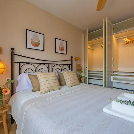 Beachfront, Pool, Terrace, Garage & Fibre Internet 아파트 타리파