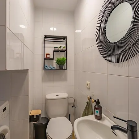 Beachfront, Pool, Terrace, Garage & Fibre Internet 아파트