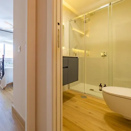 아파트 Beachfront, Pool, Terrace, Garage & Fibre Internet *