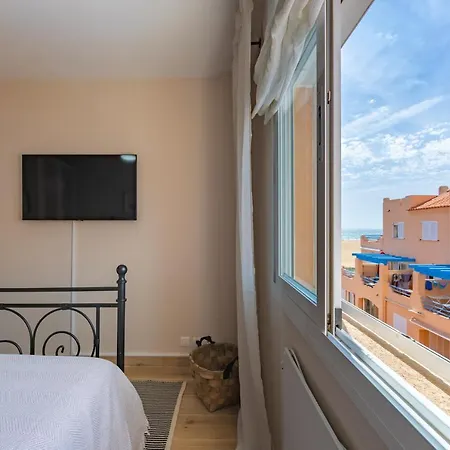Beachfront, Pool, Terrace, Garage & Fibre Internet Apartment *