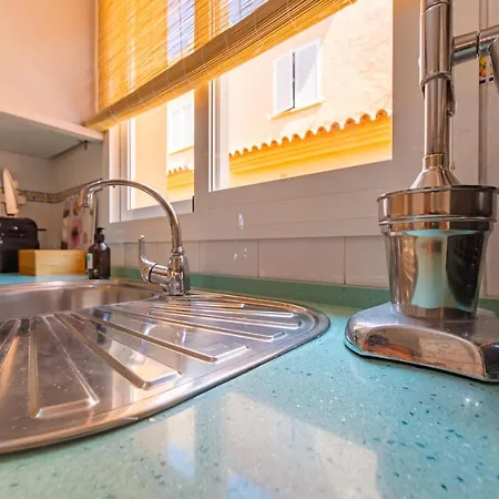 Beachfront, Pool, Terrace, Garage & Fibre Internet Apartment