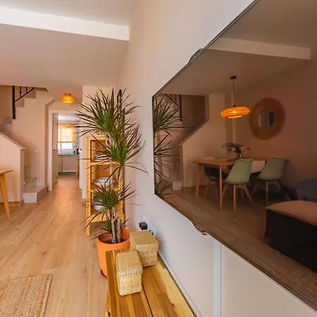 Beachfront, Pool, Terrace, Garage & Fibre Internet 아파트 *