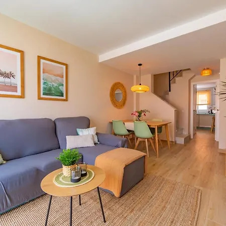 Beachfront, Pool, Terrace, Garage & Fibre Internet *