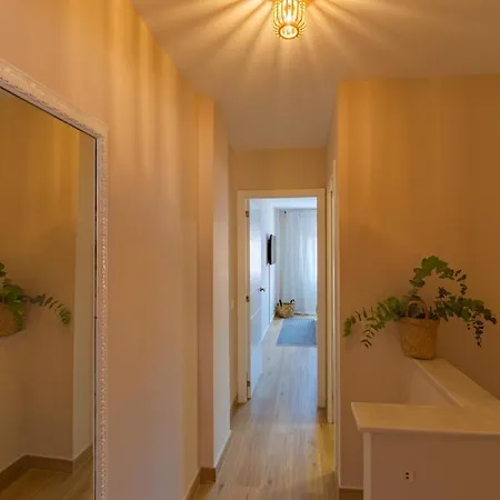 Beachfront, Pool, Terrace, Garage & Fibre Internet 아파트 *