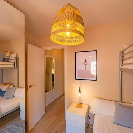 Beachfront, Pool, Terrace, Garage & Fibre Internet Apartment *