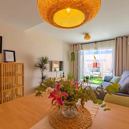 Beachfront, Pool, Terrace, Garage & Fibre Internet 아파트 타리파