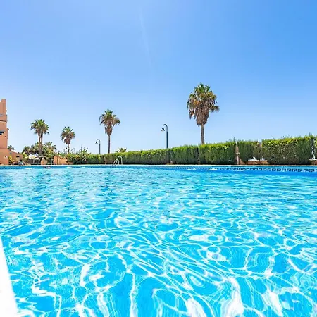 Beachfront, Pool, Terrace, Garage & Fibre Internet Apartment *