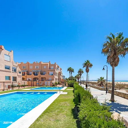 Beachfront, Pool, Terrace, Garage & Fibre Internet Apartment