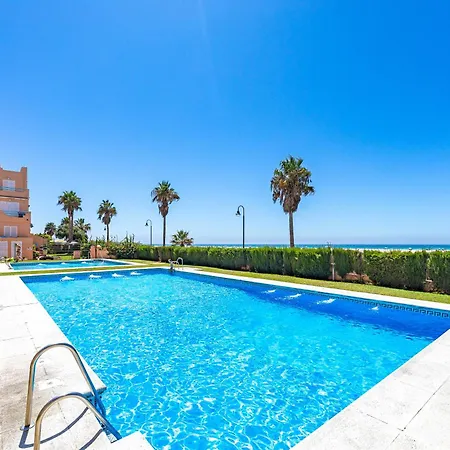 Beachfront, Pool, Terrace, Garage & Fibre Internet *