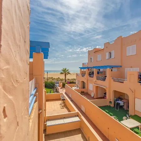 Beachfront, Pool, Terrace, Garage & Fibre Internet *
